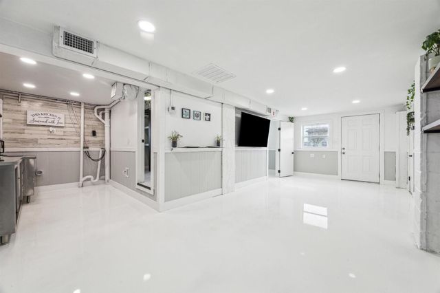 85 Bayou Vista Drive, Hitchcock, TX 77563