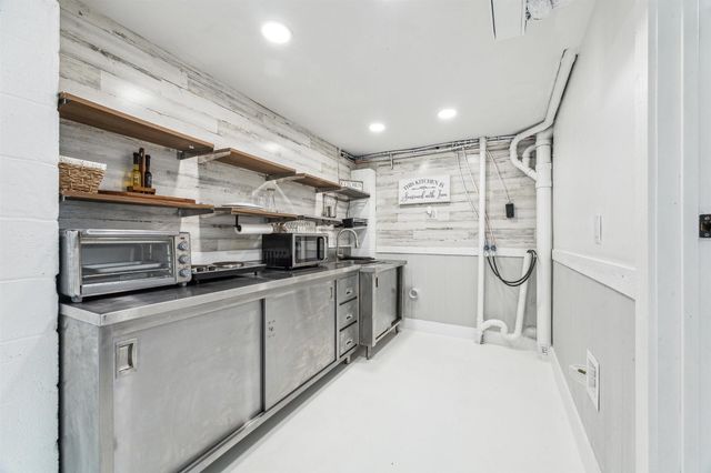 85 Bayou Vista Drive, Hitchcock, TX 77563
