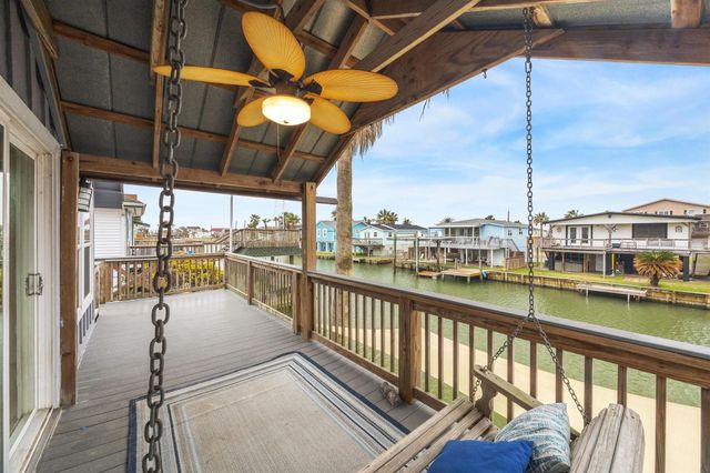 85 Bayou Vista Drive, Hitchcock, TX 77563