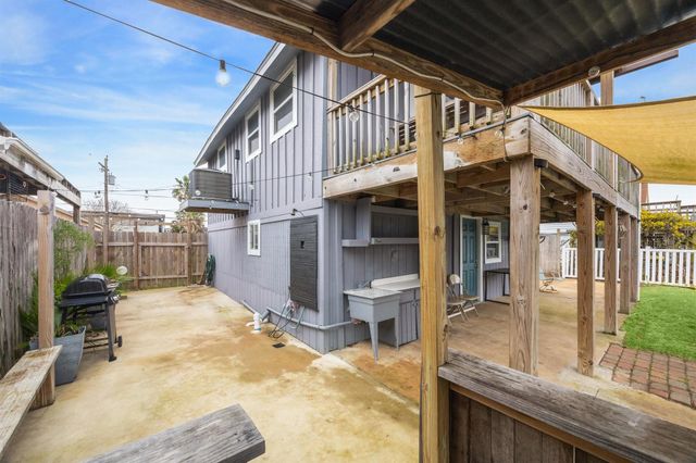85 Bayou Vista Drive, Hitchcock, TX 77563