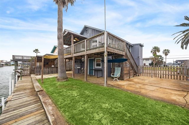 85 Bayou Vista Drive, Hitchcock, TX 77563