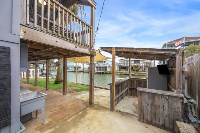 85 Bayou Vista Drive, Hitchcock, TX 77563