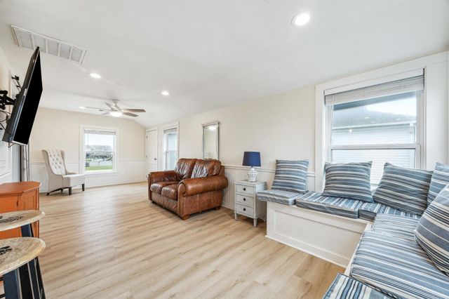 85 Bayou Vista Drive, Hitchcock, TX 77563