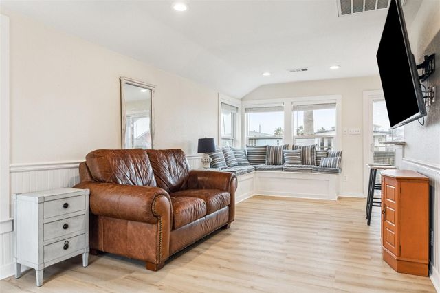 85 Bayou Vista Drive, Hitchcock, TX 77563
