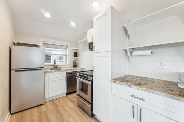 85 Bayou Vista Drive, Hitchcock, TX 77563