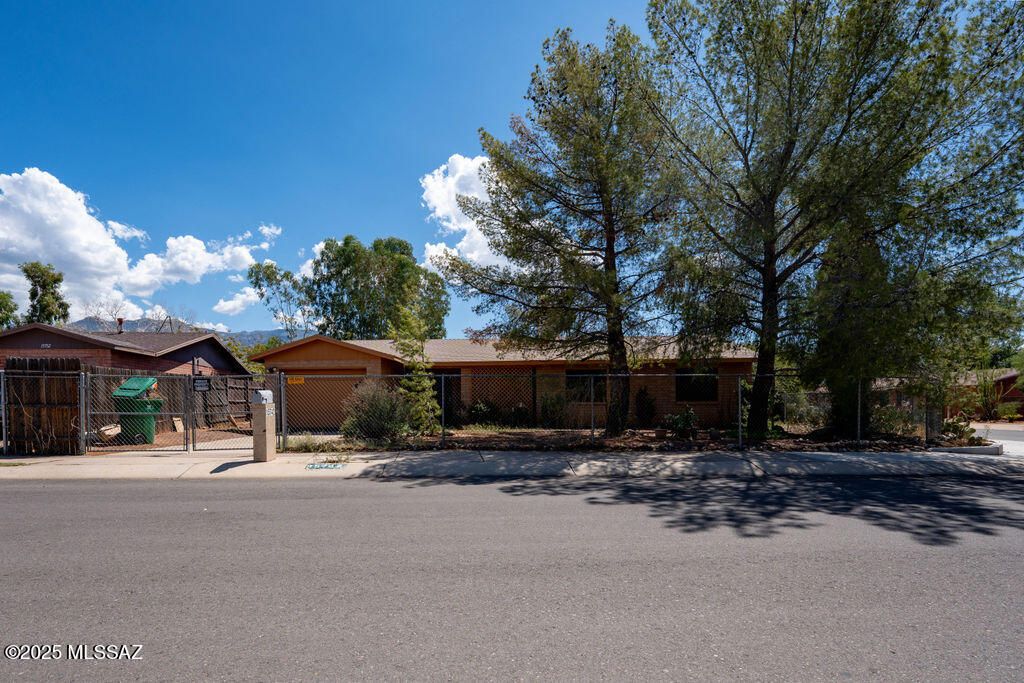 15742 N Starboard Drive, Tucson, AZ 85739