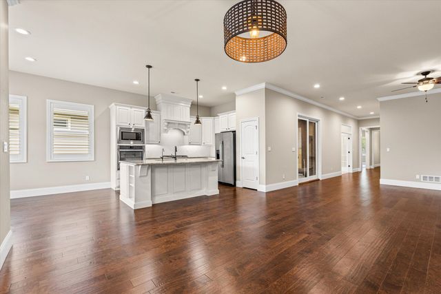 1704 LINKSIDE DR, Columbia, MO 65201
