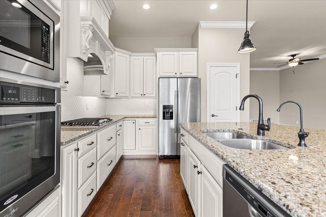 1704 LINKSIDE DR, Columbia, MO 65201