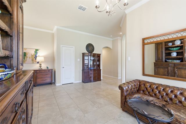 800 Silverthorne Drive, Burleson, TX 76028
