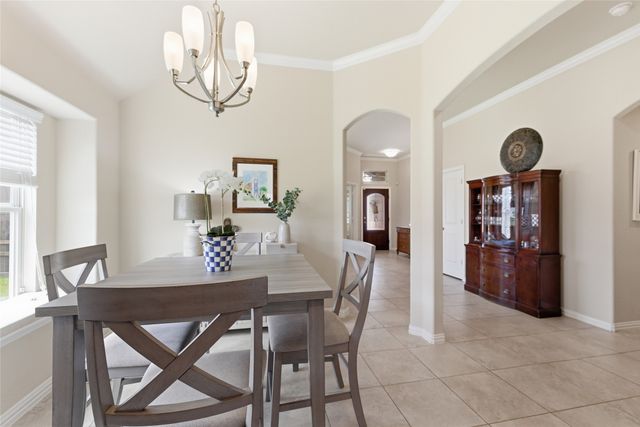 800 Silverthorne Drive, Burleson, TX 76028