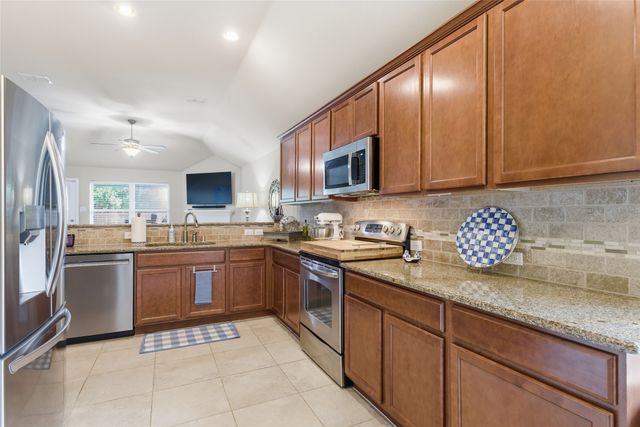 800 Silverthorne Drive, Burleson, TX 76028