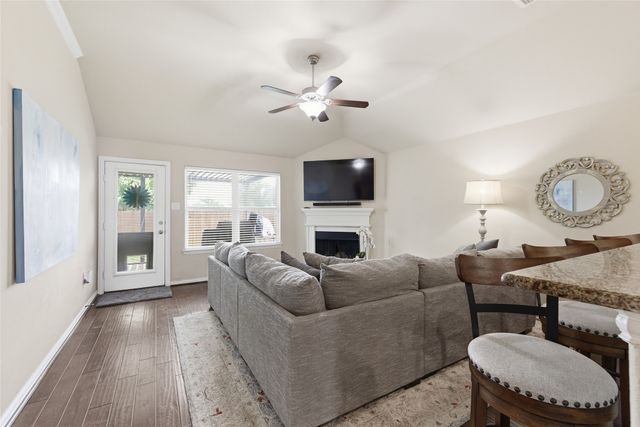 800 Silverthorne Drive, Burleson, TX 76028