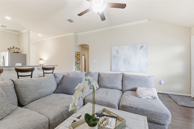800 Silverthorne Drive, Burleson, TX 76028