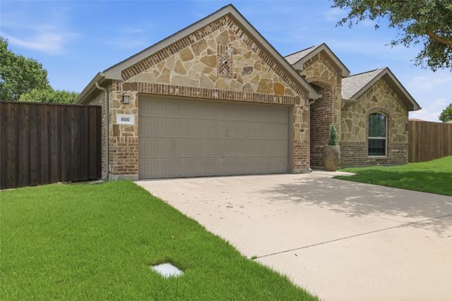 800 Silverthorne Drive, Burleson, TX 76028