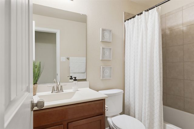800 Silverthorne Drive, Burleson, TX 76028
