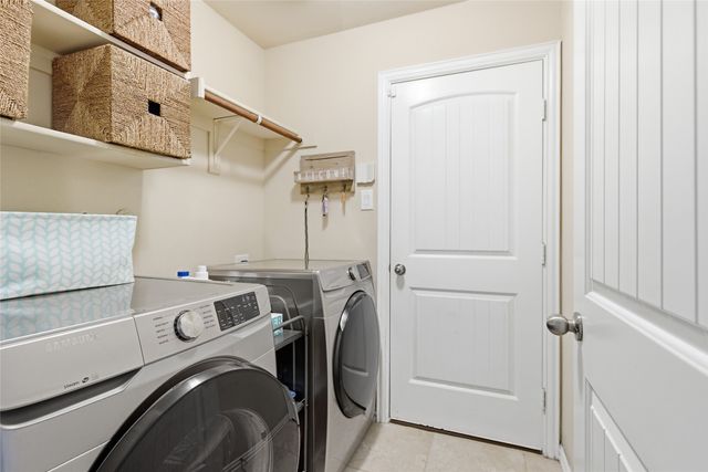 800 Silverthorne Drive, Burleson, TX 76028
