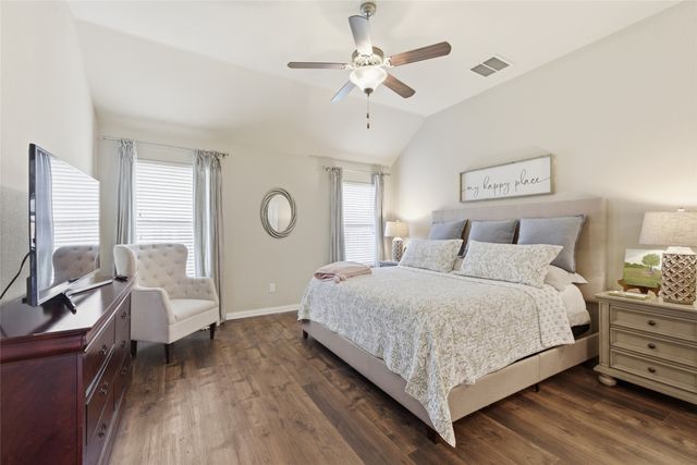 800 Silverthorne Drive, Burleson, TX 76028