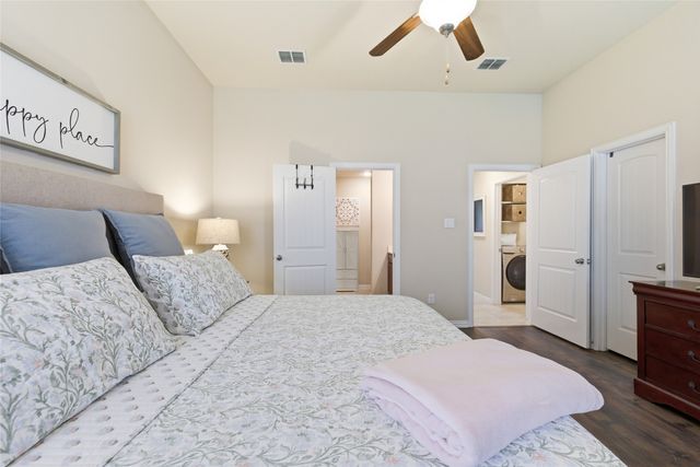 800 Silverthorne Drive, Burleson, TX 76028