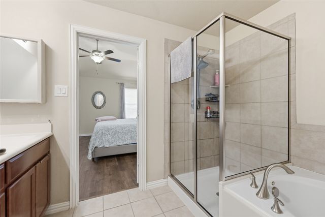 800 Silverthorne Drive, Burleson, TX 76028