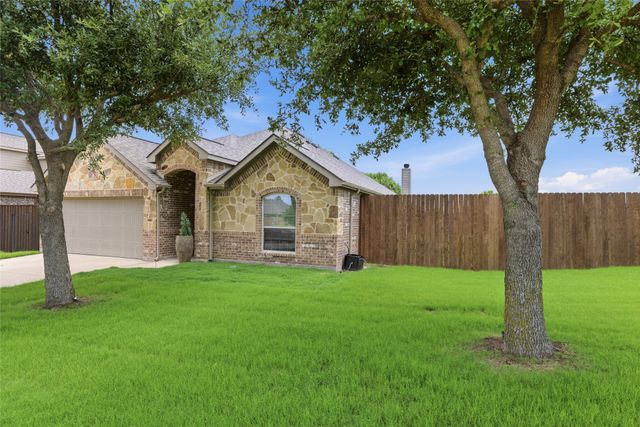 800 Silverthorne Drive, Burleson, TX 76028