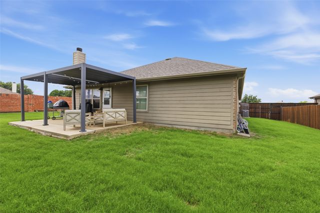 800 Silverthorne Drive, Burleson, TX 76028