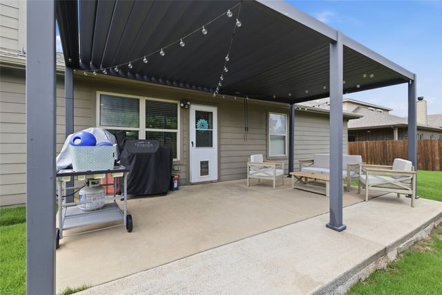 800 Silverthorne Drive, Burleson, TX 76028
