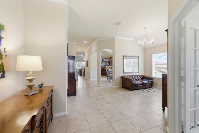 800 Silverthorne Drive, Burleson, TX 76028