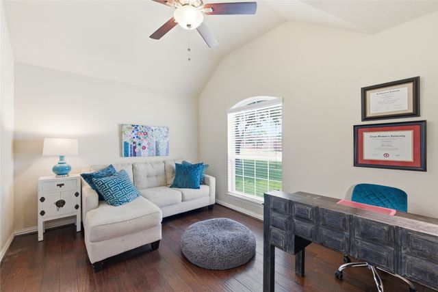 800 Silverthorne Drive, Burleson, TX 76028