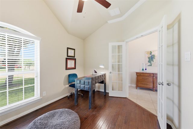 800 Silverthorne Drive, Burleson, TX 76028