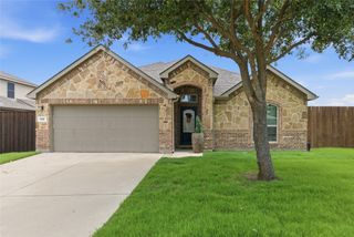 800 Silverthorne Drive, Burleson, TX 76028