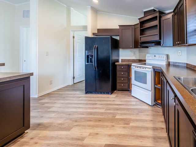 882 County Road 404, Bay City, TX 77414