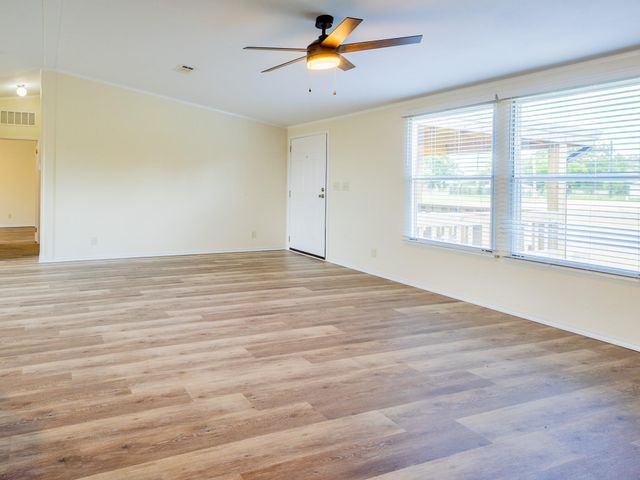 882 County Road 404, Bay City, TX 77414