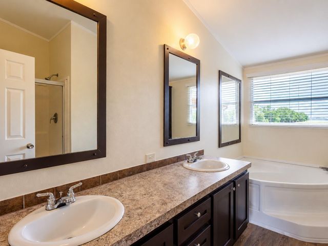 882 County Road 404, Bay City, TX 77414