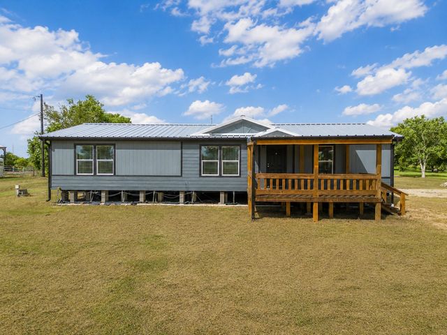 882 County Road 404, Bay City, TX 77414