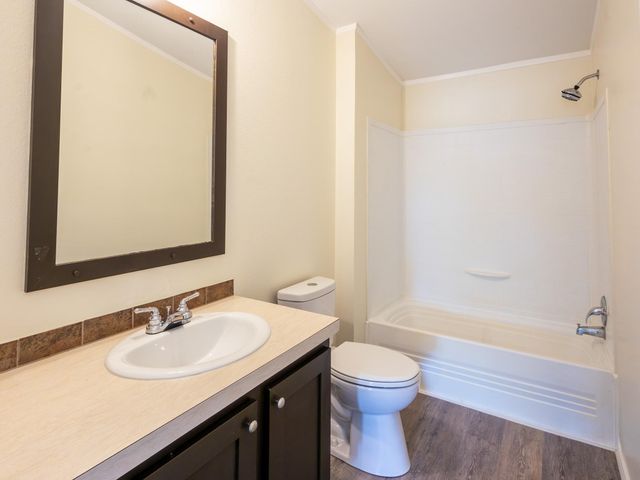 882 County Road 404, Bay City, TX 77414