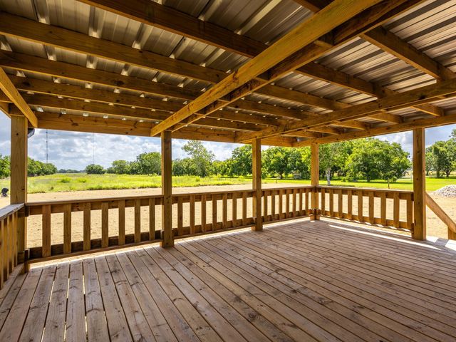 882 County Road 404, Bay City, TX 77414