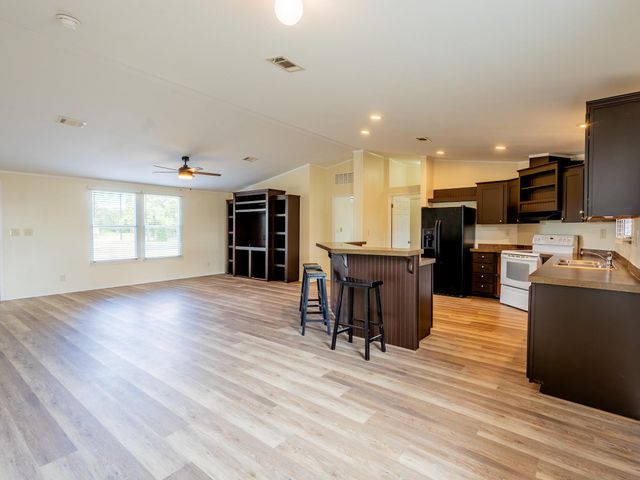 882 County Road 404, Bay City, TX 77414