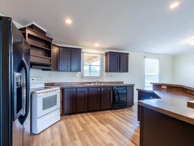 882 County Road 404, Bay City, TX 77414