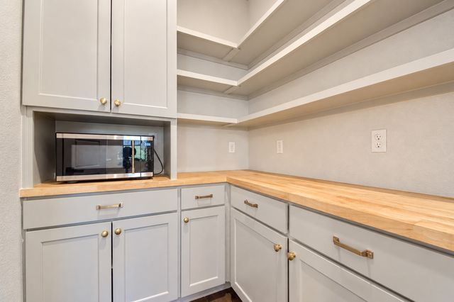 10208 Hanks Creek Road, Fort Worth, TX 76126