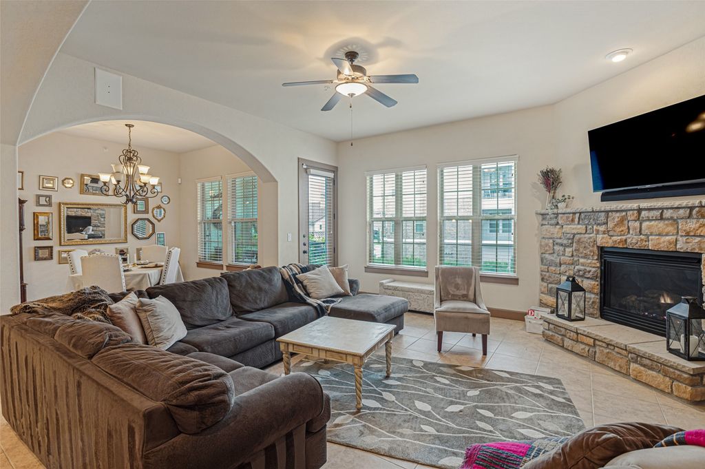 610 Via Ravello 212, Irving, TX 75039 — exterior