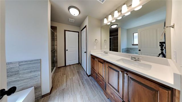 9009 NW 143rd Street, Yukon, OK 73099