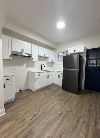 10600 S Avenue E A, Chicago, IL 60617