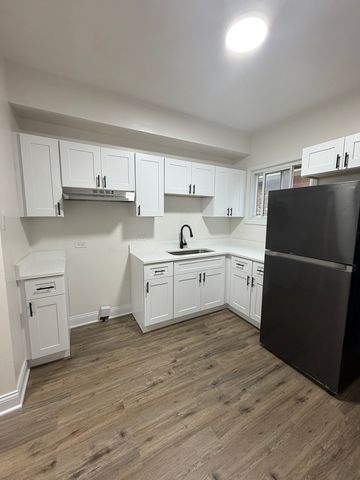 10600 S Avenue E A, Chicago, IL 60617