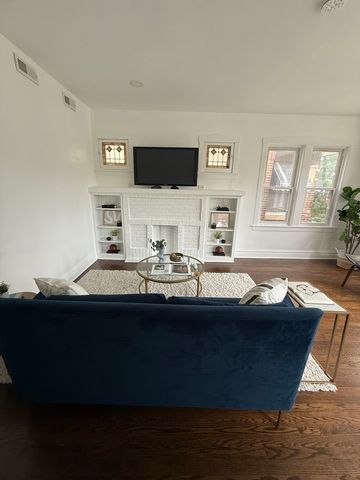 5092 W Monroe Street 1, Chicago, IL 60644