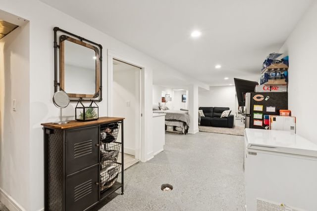 6242 S Nashville Avenue, Chicago, IL 60638