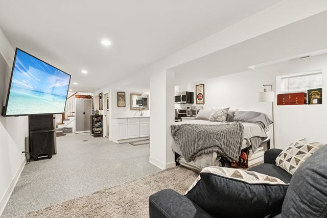 6242 S Nashville Avenue, Chicago, IL 60638