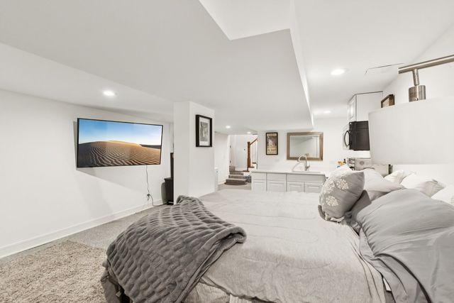 6242 S Nashville Avenue, Chicago, IL 60638