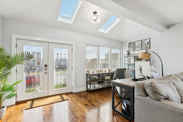 6242 S Nashville Avenue, Chicago, IL 60638