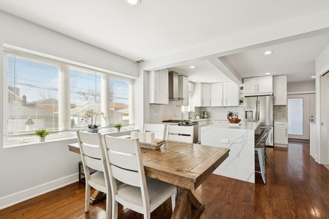 6242 S Nashville Avenue, Chicago, IL 60638