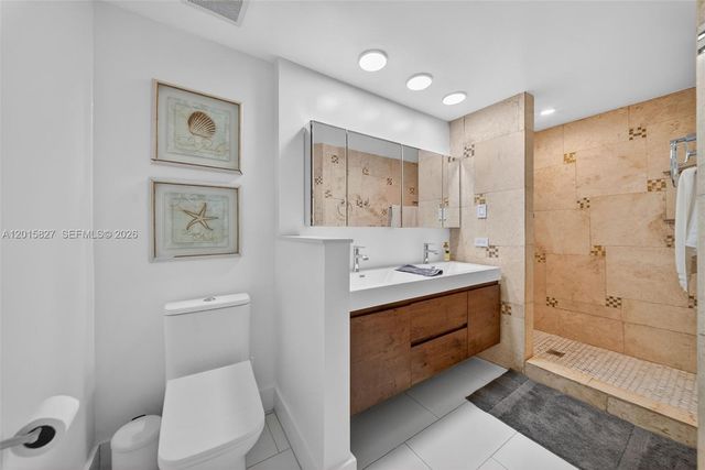 17150 N Bay Rd 2905, Sunny Isles Beach, FL 33160